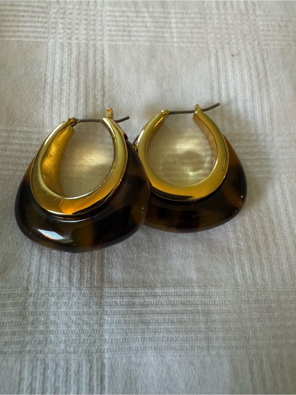 Ann Taylor Gold Tone and Tortoiseshell Hoop Drop Earrings